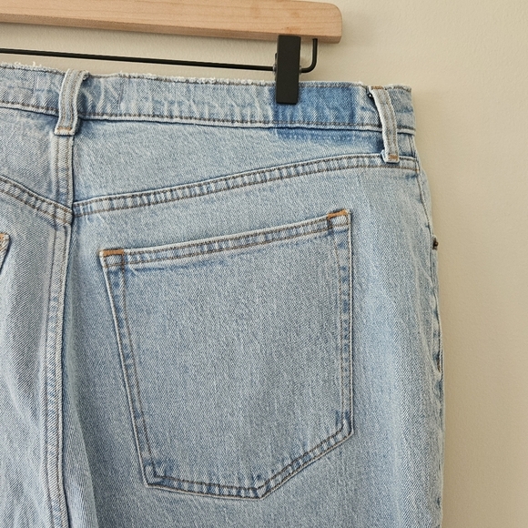 Abercrombie & Fitch Light Wash Distressed The 90s Straight Ultra High Rise Jeans - Picture 10 of 13